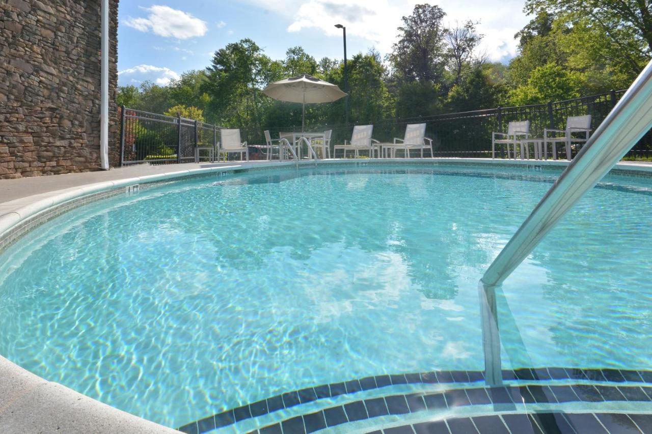 Country & By Radisson, West Near Biltmore 3*