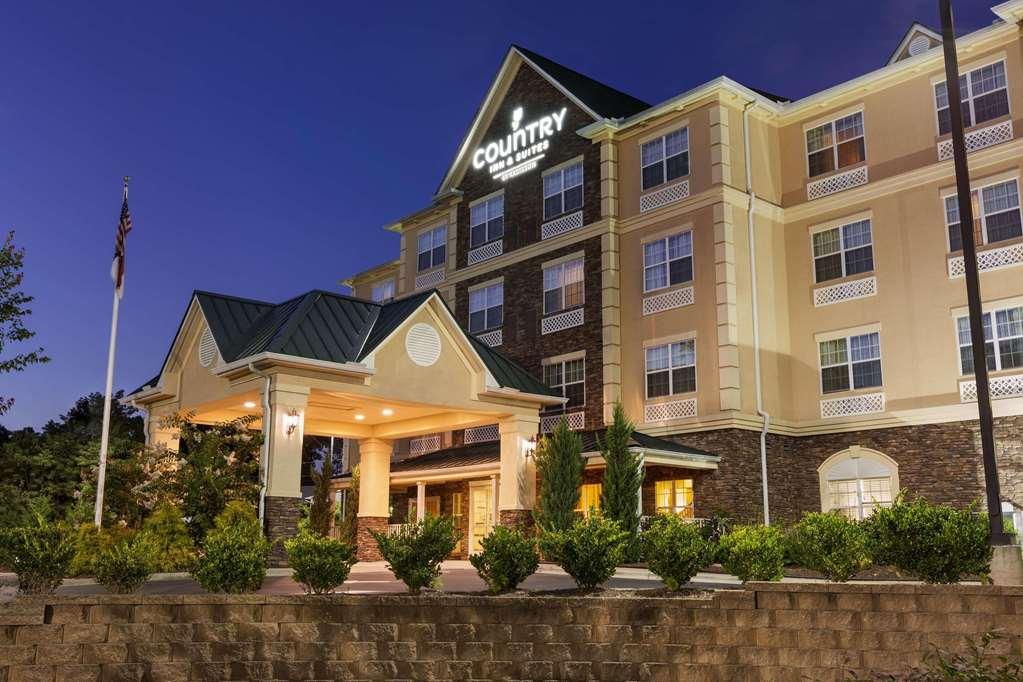 Country & By Radisson, West Near Biltmore 3*