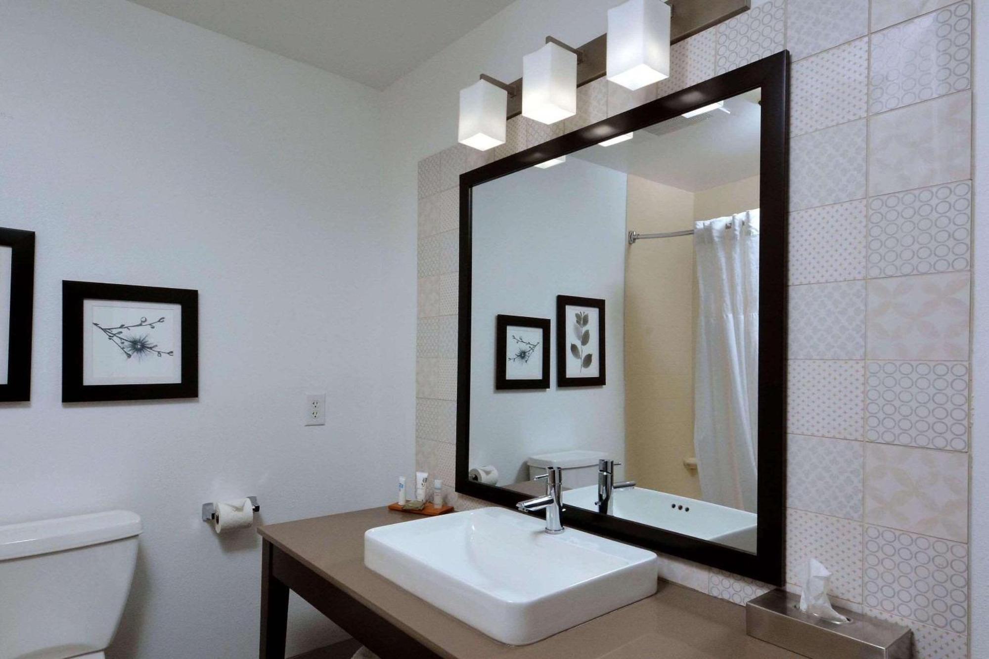 Country & By Radisson, West Near Biltmore Hotel 3*