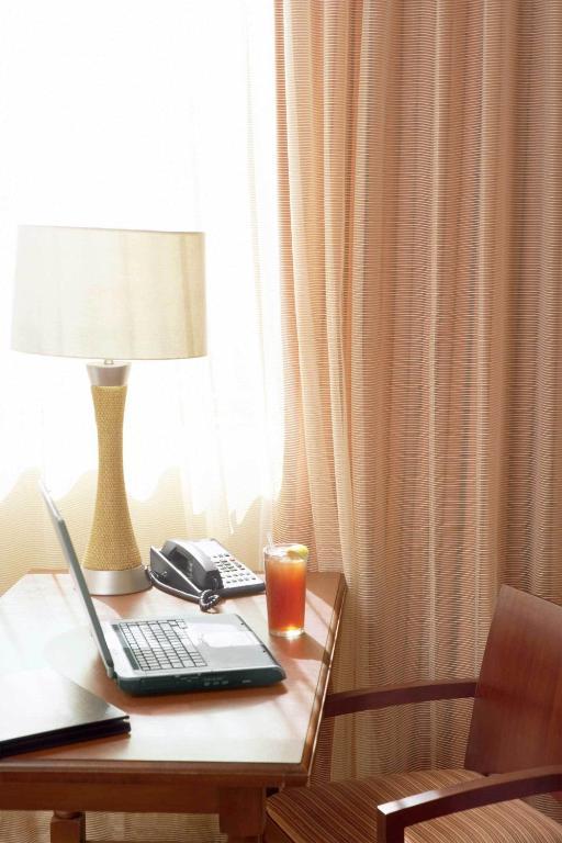 Country & By Radisson, West Near Biltmore 3*